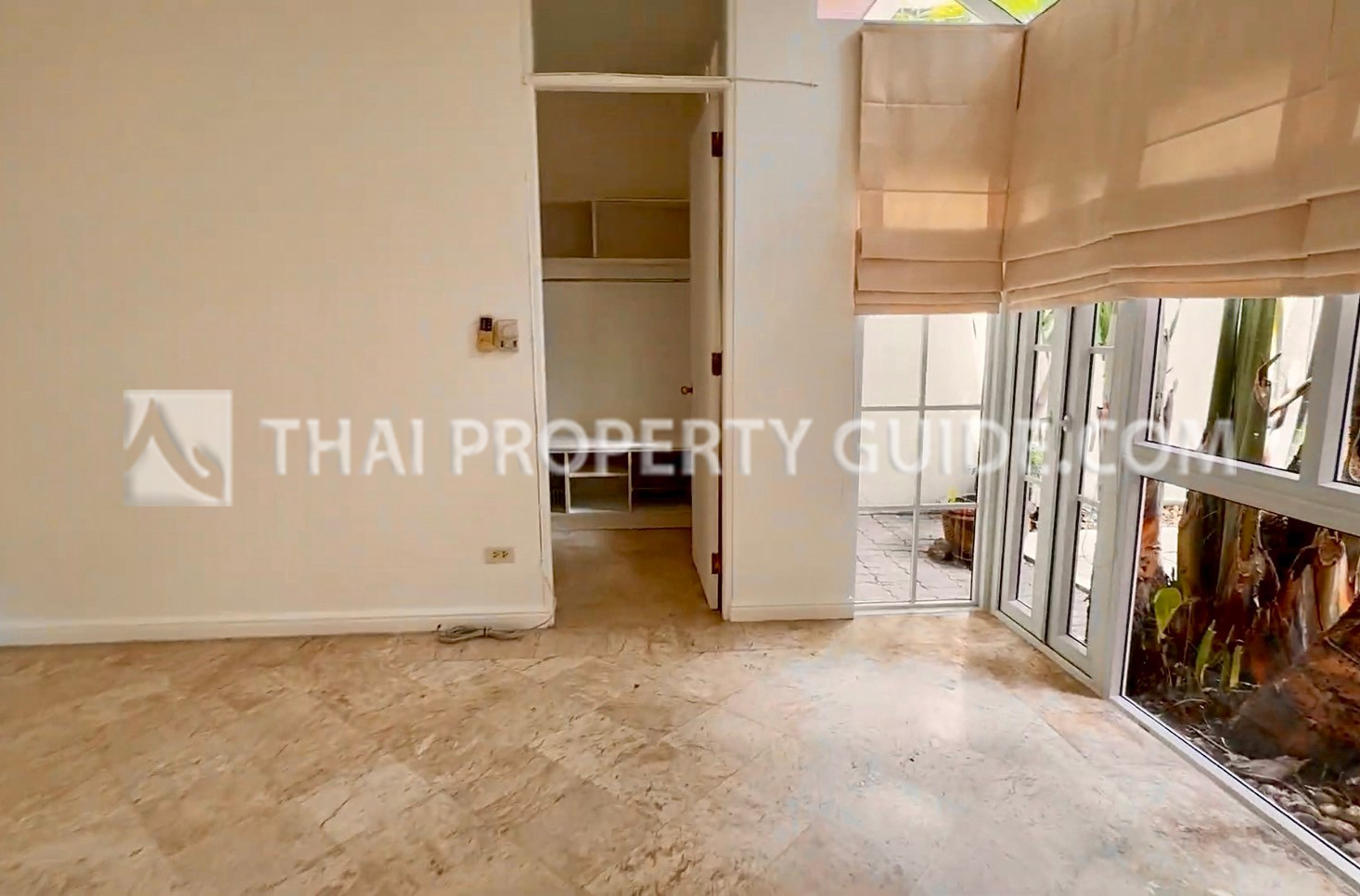 House with Private Pool in Sukhumvit 